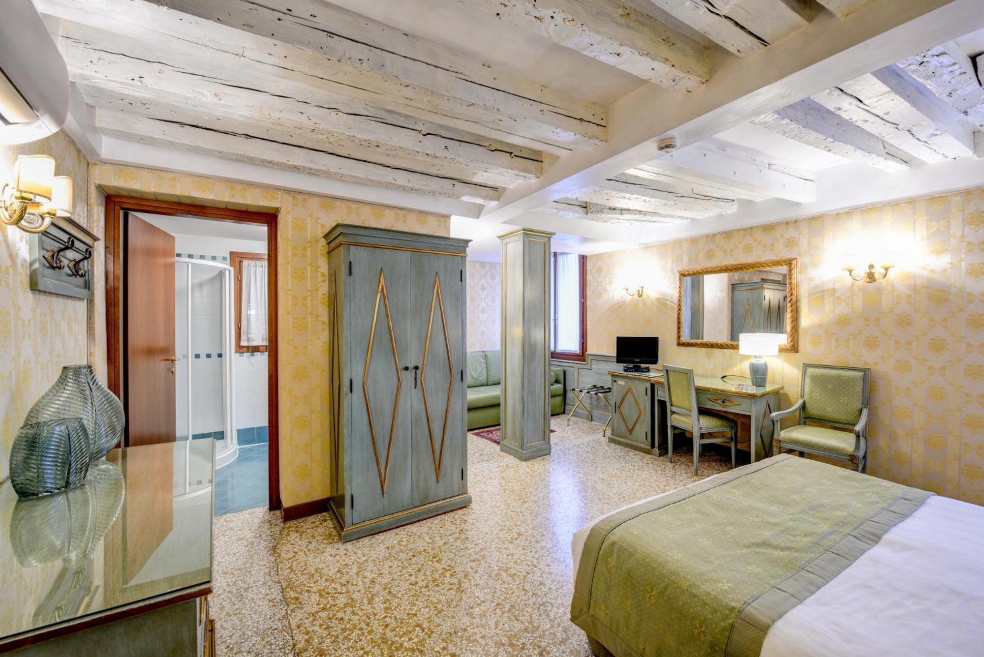 Double or Twin Room Canal View